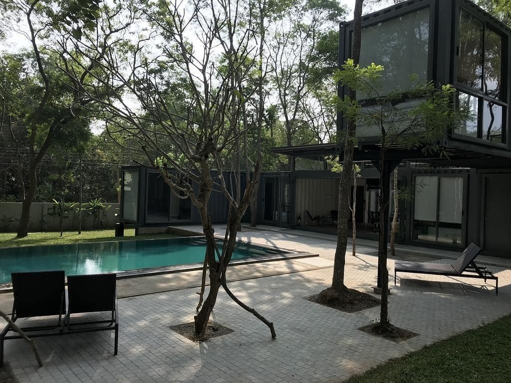 Builderproject_'s tweet photo. In the midst of Satinwood trees is an artistic arrangement of shipping cubes which creates a beautiful living space that both embraces the form of the cubes and breaks down barriers between the indoors and outdoors. https://t.co/jhSgR3DiN6