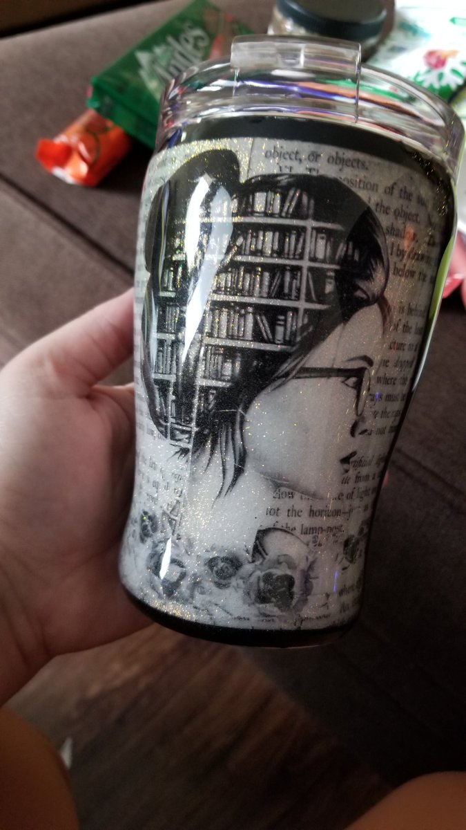 bethanykateread's tweet photo. Merry Christmas to everyone or happy weekend! 🎄
My parents got me a cup to celebrate me starting my booktube! 🥰 https://t.co/S6f0nkDOTe