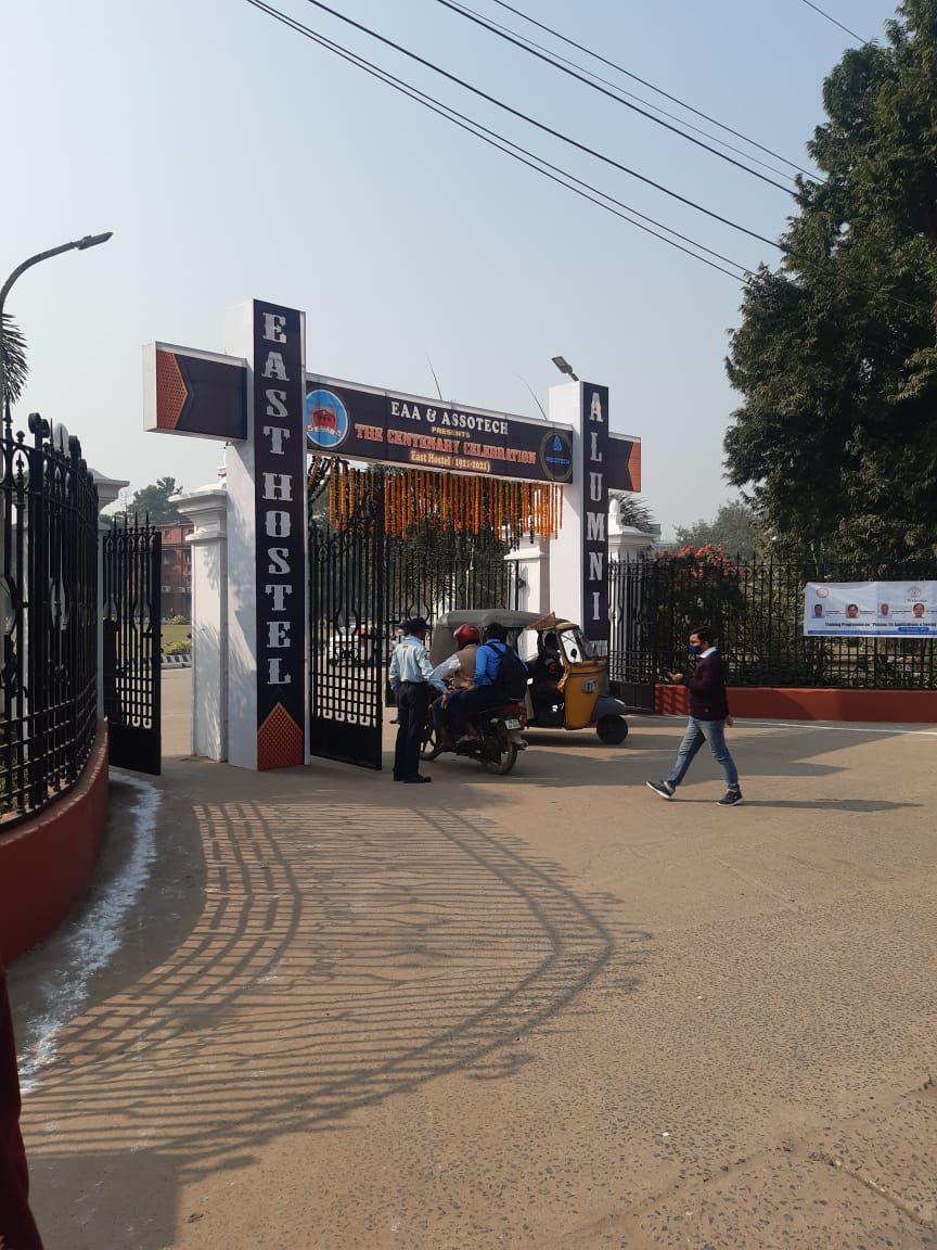 EastHostel's tweet photo. We delivered what we promised. It was phenomenal. SHATARUNYA created history.
Hundred glorious years,thousands of alumni, tons of memories. . . 
Memories were made alive again.. It was overwhelming. EAST added another glorious feat to its credit. Remember 24th Dec fr long.🙌 https://t.co/f6MKyto08C