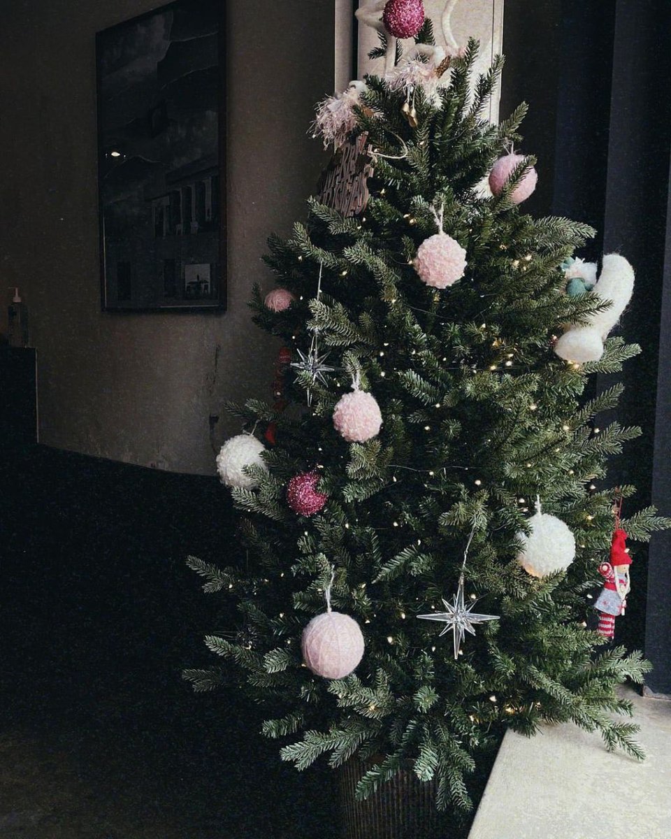 Feng_10m's tweet photo. Marry Christmas  everyone 💗 ʕ•ᴥ• https://t.co/afZfMyzux1