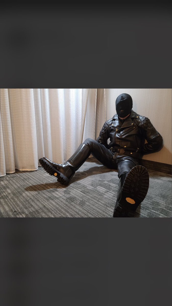 LifeinRuhber's tweet photo. Leather and rubber https://t.co/9zqxL7Mxgc