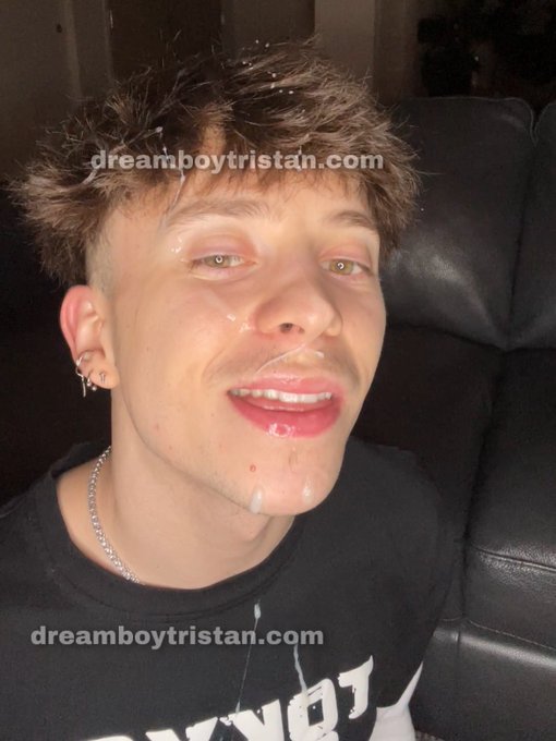 i&rsquo;m dreaming of a white christmas 😝 https://t.co/SLQi9dNXwu