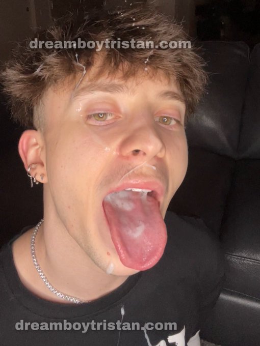 i&rsquo;m dreaming of a white christmas 😝 https://t.co/SLQi9dNXwu