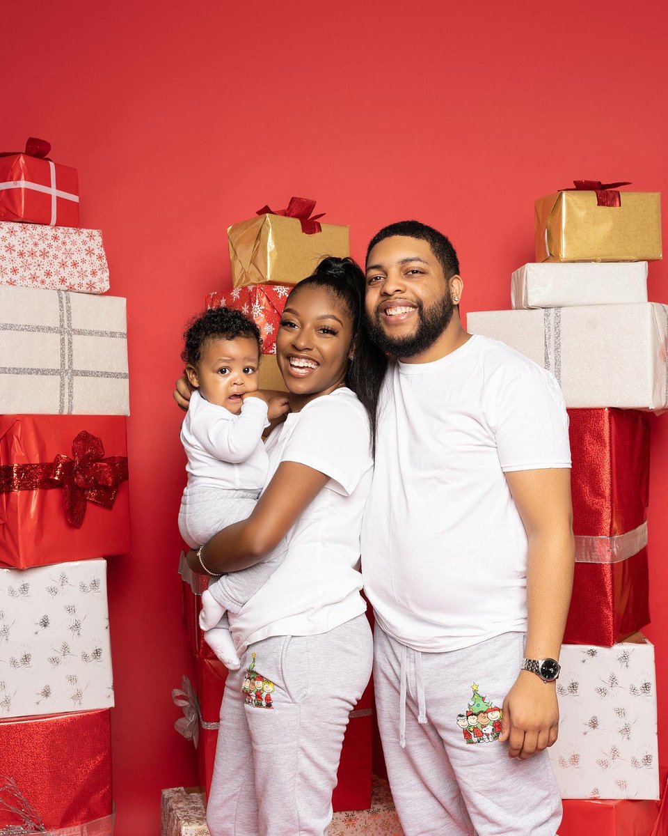 _BombDiggity's tweet photo. It’s a very Merry Christmas 🎄 ❤️💚 https://t.co/5OxkNyZ2u3
