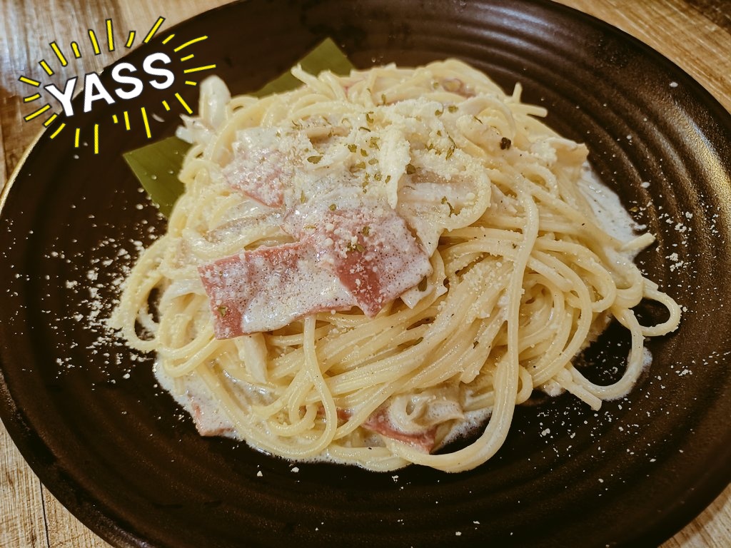ElenaYukihyo's tweet photo. Hyo-hoo!! Christmas has been really wholesome and fun this year 🥰❄️ Had surprise presents and gifts from friends and my VTuber family. I'm blessed. Here's some food I had with the family throughout the day! ♥️ ✨🎄🎀 ❄️
#Christmas2021
#celebration
#Vtuber
#VTuberSecretSanta2021 https://t.co/KKt9ZtbgQC