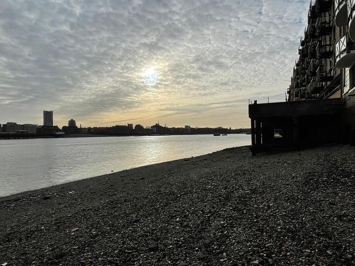LondonMudlark's tweet photo. The light that falls on and reflects off the Thames is unique and I’m always trying to photograph it. It is unencumbered by tall buildings and empowered the ever-shifting water. Of all the accomplished artists that have tried to capture it’s beauty, Turner came the closest https://t.co/RpR8FBHHAG