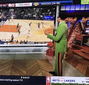 karyndeshields's tweet photo. Can we all just take a minute to appreciate how Detroit @JalenRose is… including his #RichFresh Christmas suit! https://t.co/C8321aYxfL