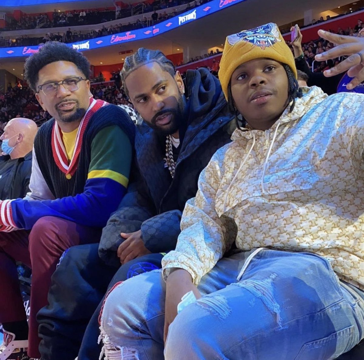 karyndeshields's tweet photo. Can we all just take a minute to appreciate how Detroit @JalenRose is… including his #RichFresh Christmas suit! https://t.co/C8321aYxfL