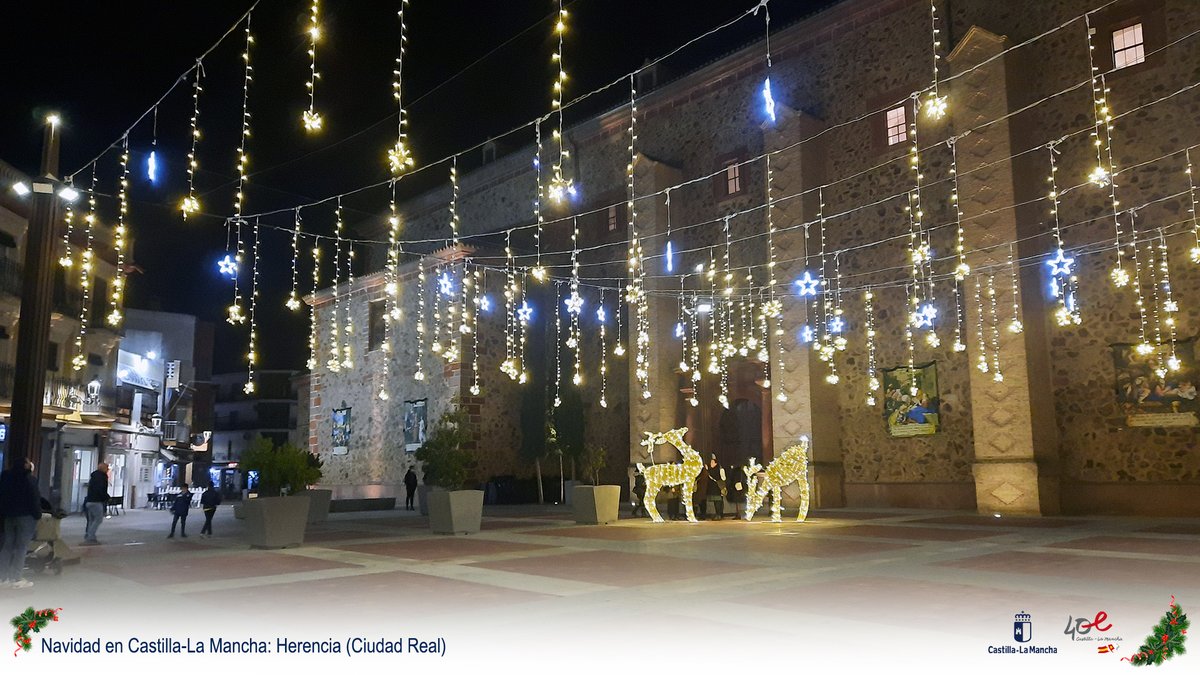 gobjccm's tweet photo. 🎄🎄Desde el Gobierno de #CastillaLaMancha os deseamos una #FelizNavidad paseando, entre luces 💡💡, por la provincia de #CiudadReal https://t.co/UYHtOuAZju