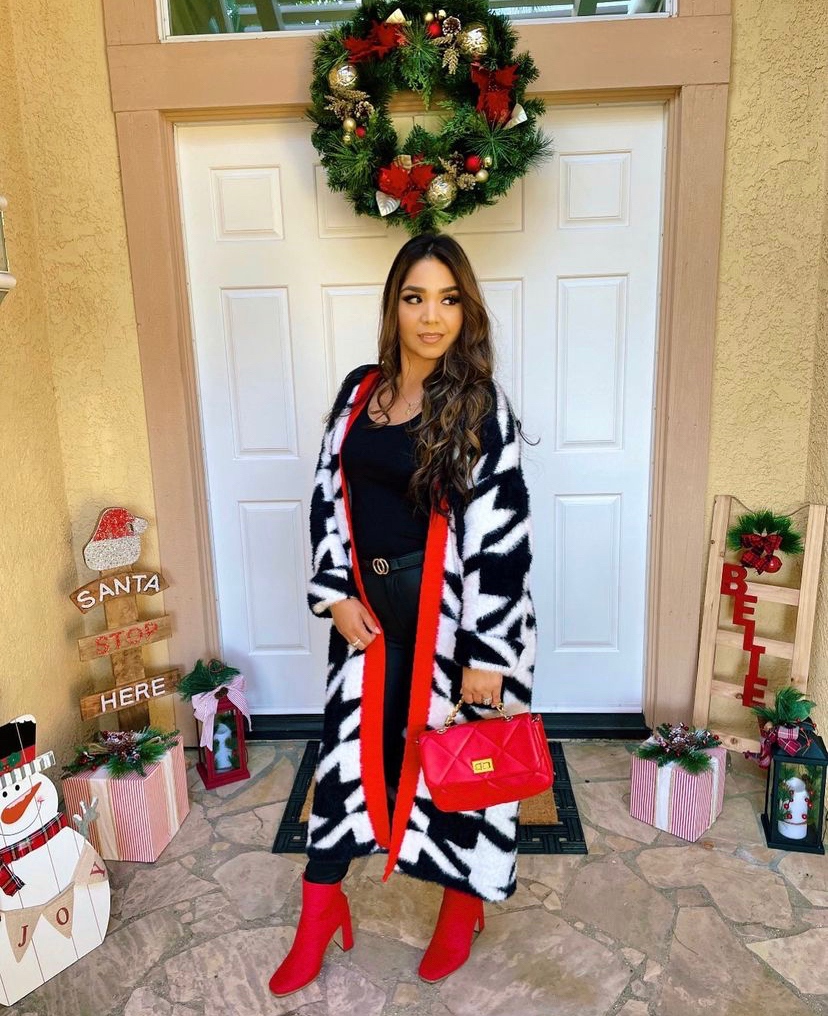 ShoeDazzle's tweet photo. Our greatest gift of all: You.
Happy Holidays, Sole Sisters! 👠
#StyledinSD
@asiana_airlines_99
@moramorglam
@paulinanako
@kae91lee
@shenelleshakea
@ayisha.nicolee
@cescamarissa
@roxanne__thompson
@chiarajohansson https://t.co/bm8Buc3uE6