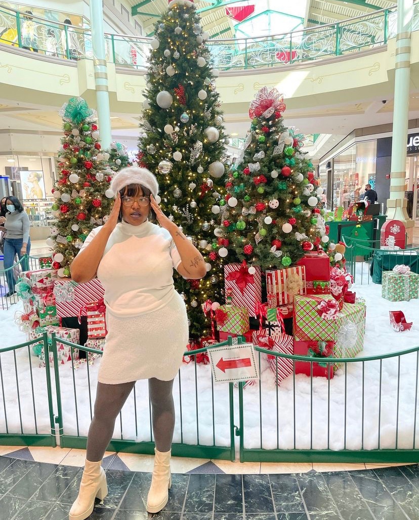ShoeDazzle's tweet photo. Our greatest gift of all: You.
Happy Holidays, Sole Sisters! 👠
#StyledinSD
@asiana_airlines_99
@moramorglam
@paulinanako
@kae91lee
@shenelleshakea
@ayisha.nicolee
@cescamarissa
@roxanne__thompson
@chiarajohansson https://t.co/bm8Buc3uE6