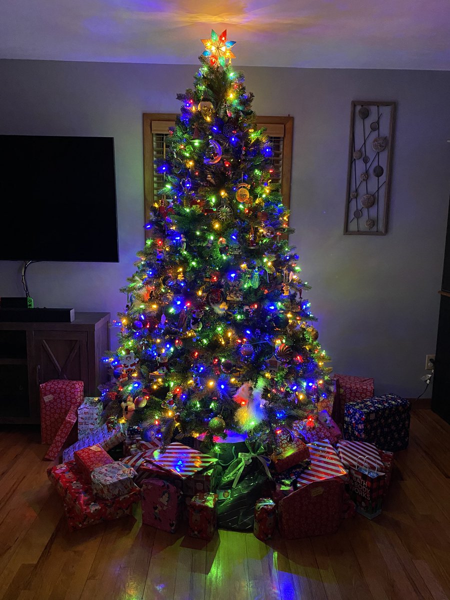 LavenderAndGrit's tweet photo. Merry Christmas!!! 🎄🎁 https://t.co/UGNSUaSuN4