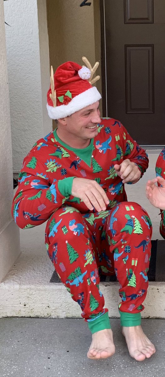PaulGriff13's tweet photo. Merry Christmas!💅🏻💅🏻 https://t.co/jkJG5KrnSl