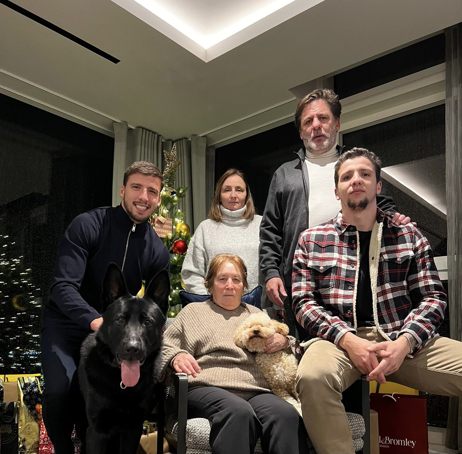 TRNDR Football on X: "Why does Ruben Dias' family Christmas picture look like he's holding them hostage? https://t.co/3jcKtrdstX" / X