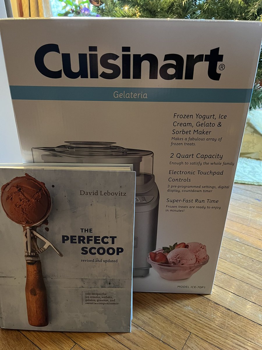 Matt_l_cook's tweet photo. This will NOT help my ice cream addiction, @cook9427!
Merry Christmas to all. https://t.co/hQ6eixniIu