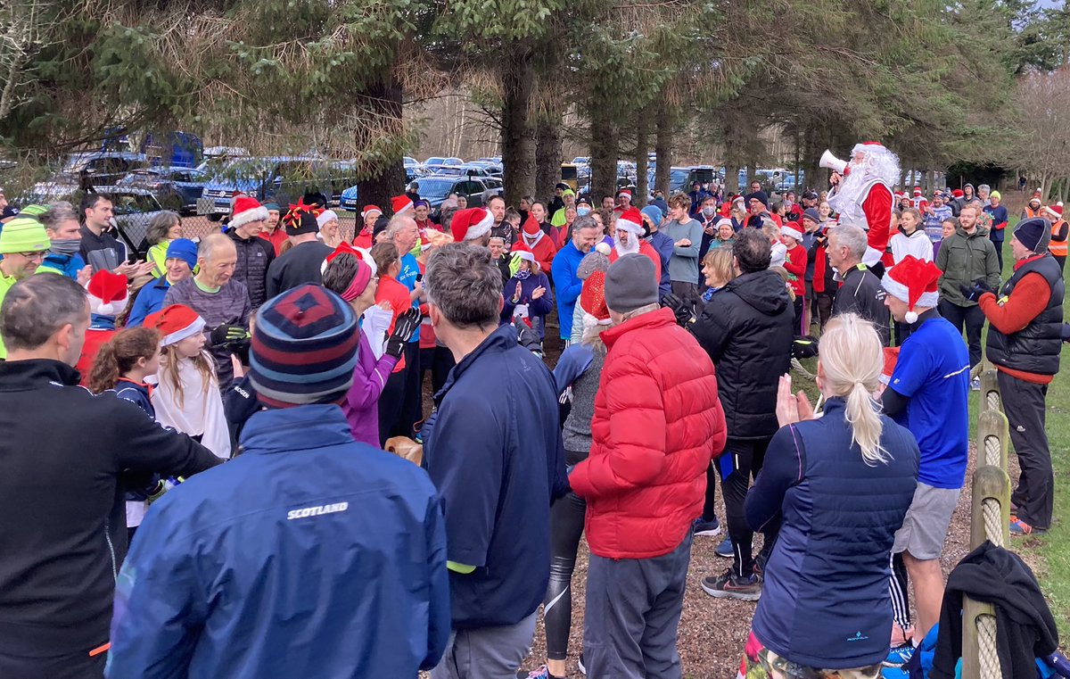 AllenCMarr's tweet photo. @parkrunUK Santa doing the briefing @StAndsparkrun. “All reindeer must be on a short lead”. https://t.co/0JDKzuk3Sl