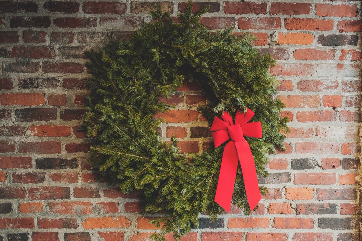 MoodofLiving's tweet photo. Merry Christmas! We wish everyone a wonderful holiday weekend and a lovely time with friends, family and loved ones. ❤️ 🌲 https://t.co/DMeHnuGBp0