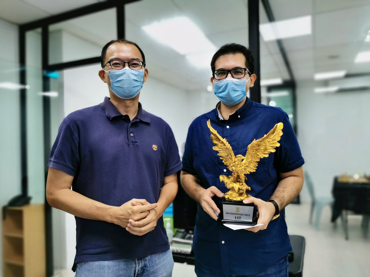 One of my best Christmas surprises!🎄🏆♟☺️

Thanks PubXChess for the invitation and organising such a challenging tournament with top Singapore players! It was 828 days passed since my previous OTB chess!!!😅😅