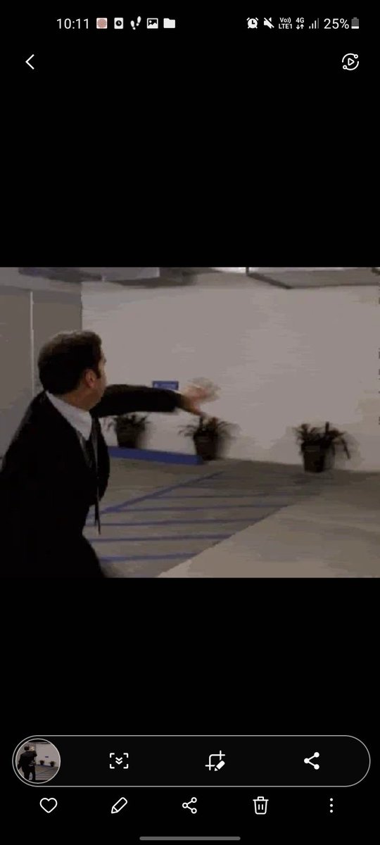 This_is_Dolla's tweet photo. The irresistible urge to yeet my phone into the wall >>>  🤌🏻😑 https://t.co/KDRZaXHqC0