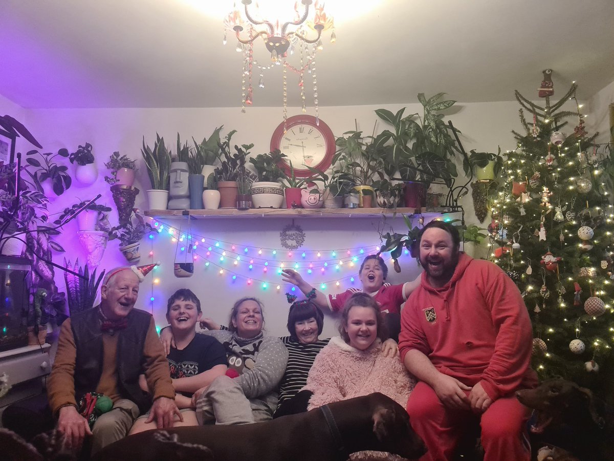 Smashed the xmas photo only 334 attempts. #familytime #Christmas2021