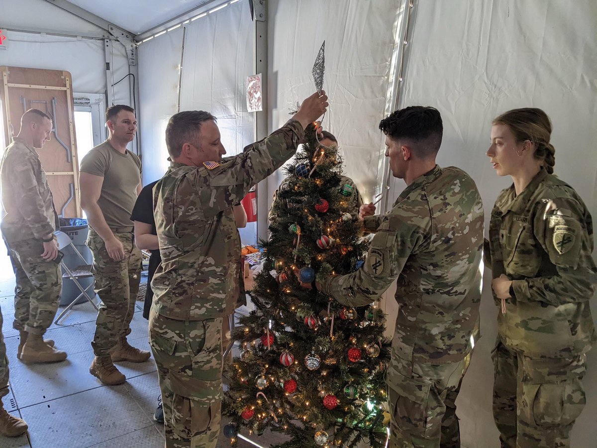 407thB's tweet image. Wishing everyone a very #MerryChristmas! Especially to our #deployed #Soldiers and their families - we’re thinking of you all during this difficult holiday season. 

#resultsthroughteamwork #civilaffairs @308th_ca_bde @usacapoc @USArmyReserve @353CivilAffairs