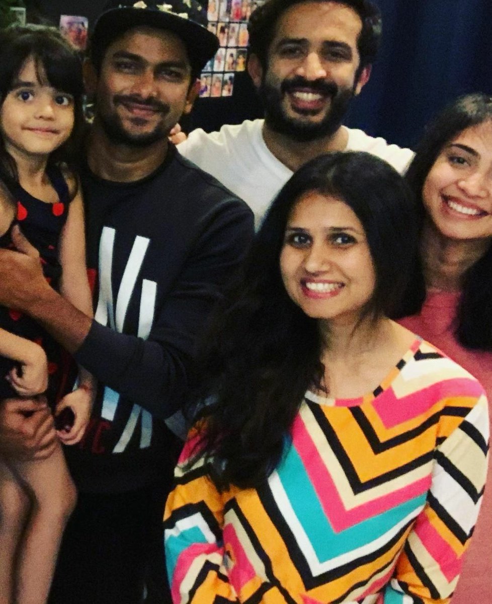 Vikrant1877's tweet photo. #VJSunny With #Viyu Papa🤩🤩🤩🤩
@vjsunnyofficial
@anchorravi_offl #BiggBossTelugu5 https://t.co/JjBh5rt6Jl