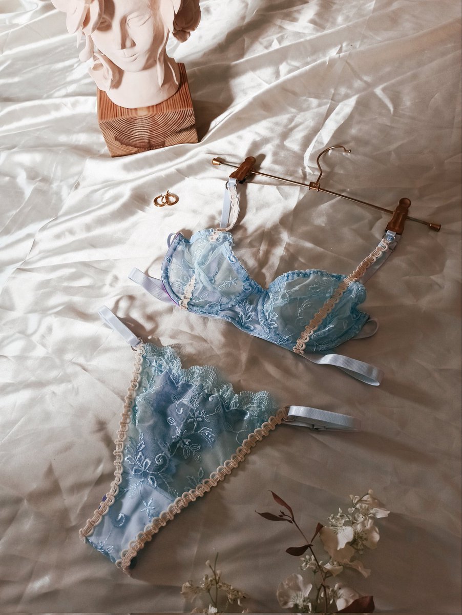 lexalingerie's tweet photo. Espero que Papa Noel les haya traído los corpiños de encaje y tangas que se merecen :') y sino está https://t.co/DsfnSpop38 https://t.co/JUQCljVtwp