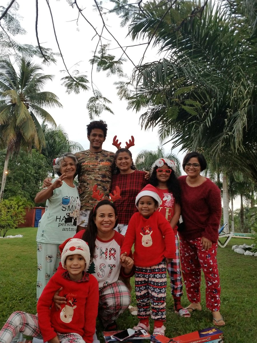 YelenyP's tweet photo. Family https://t.co/7CwG5LRvXV