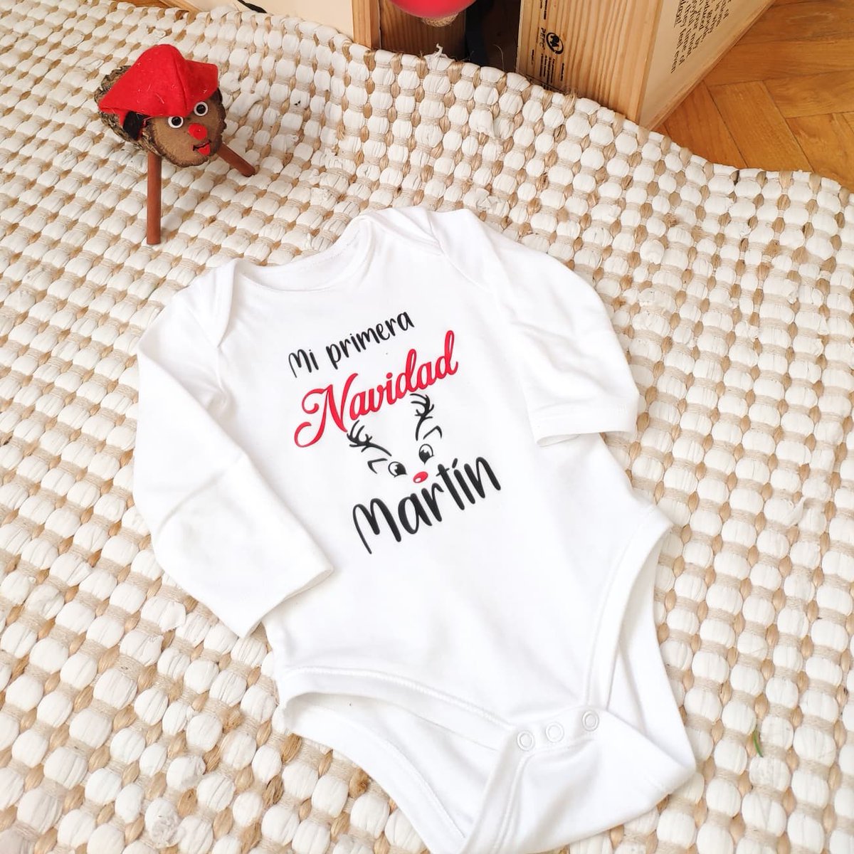sararello's tweet photo. Os deseamos Feliz Navidad y agradeceros todo el apoyo y la confianza depositada en nosotros💖 Sin vosotros esto no sería posible💫
Hoy os enseñamos este body personalizado🥰 podéis encargar el vuestro con el mensaje/dibujo que queráis💌
#feliznavidad #babygift #cricutproject https://t.co/V52Js0FKpN
