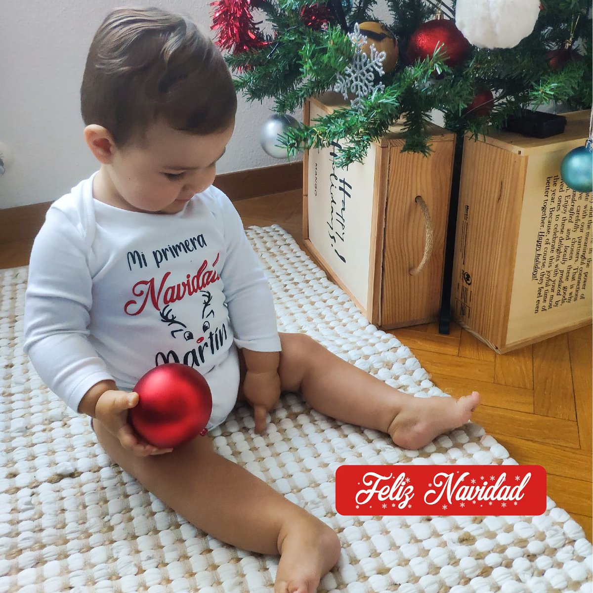 sararello's tweet photo. Os deseamos Feliz Navidad y agradeceros todo el apoyo y la confianza depositada en nosotros💖 Sin vosotros esto no sería posible💫
Hoy os enseñamos este body personalizado🥰 podéis encargar el vuestro con el mensaje/dibujo que queráis💌
#feliznavidad #babygift #cricutproject https://t.co/V52Js0FKpN