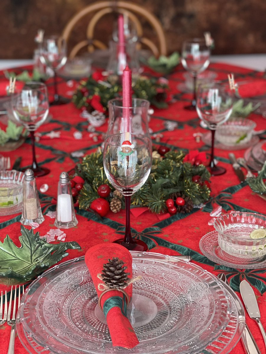 OHGALLERYSN's tweet photo. OH GALLERY vous souhaite un très Joyeux Noël et de belles fêtes de fin d’année 🎄🎁✨

#OHGALLERYSN #Dakar #Senegal https://t.co/ghLTbVN5bh