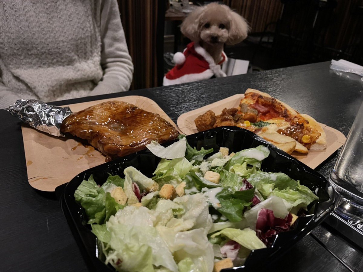 kinki_miiko's tweet photo. 小さなクリスマスパーティー🎄🎁🎂
くうがサンタと共に♡
2枚目はマスターのミニライブなぅ♬︎
#BrightMoon
#EntertainmentBAR https://t.co/bXjMsR9hkQ