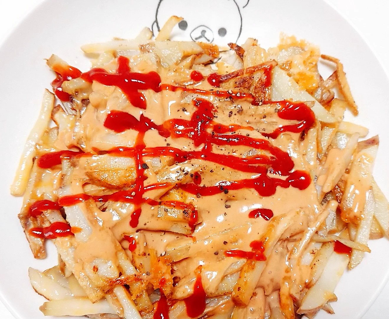 何これ⁉️美味しそう！
すぐ出来そうだし！
💡🥔(* ॑꒳ ॑*  )🥔ｲﾓﾊﾟﾗやん！
で、
しゃおらっっ！！
↓↓↓
カロリー爆弾が完成したww🤤
パセリなんてないから胡椒🤭
味は美味しかった🤤👌  