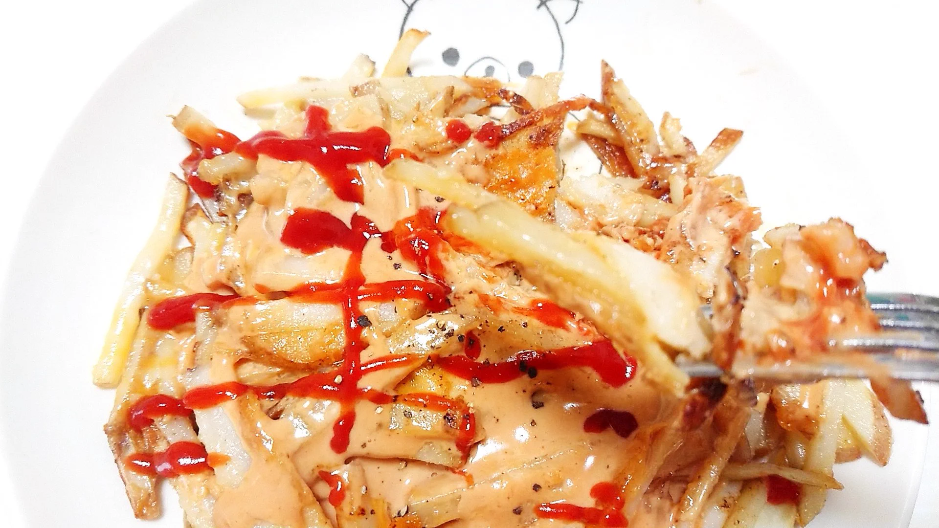 何これ⁉️美味しそう！
すぐ出来そうだし！
💡🥔(* ॑꒳ ॑*  )🥔ｲﾓﾊﾟﾗやん！
で、
しゃおらっっ！！
↓↓↓
カロリー爆弾が完成したww🤤
パセリなんてないから胡椒🤭
味は美味しかった🤤👌  