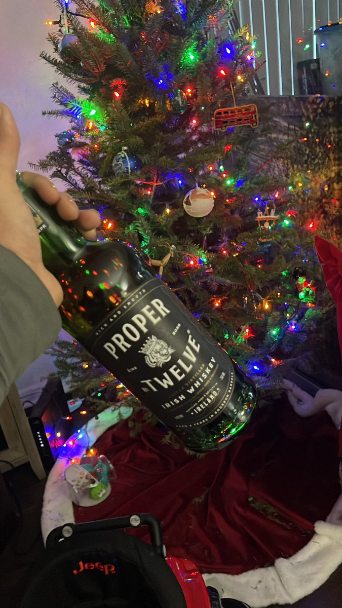 soflo_mdb's tweet photo. @TheNotoriousMMA the best stocking stuffer I got! #twelvedaysofproper #propertwelve #irishwhiskey https://t.co/V82uKwwxSp