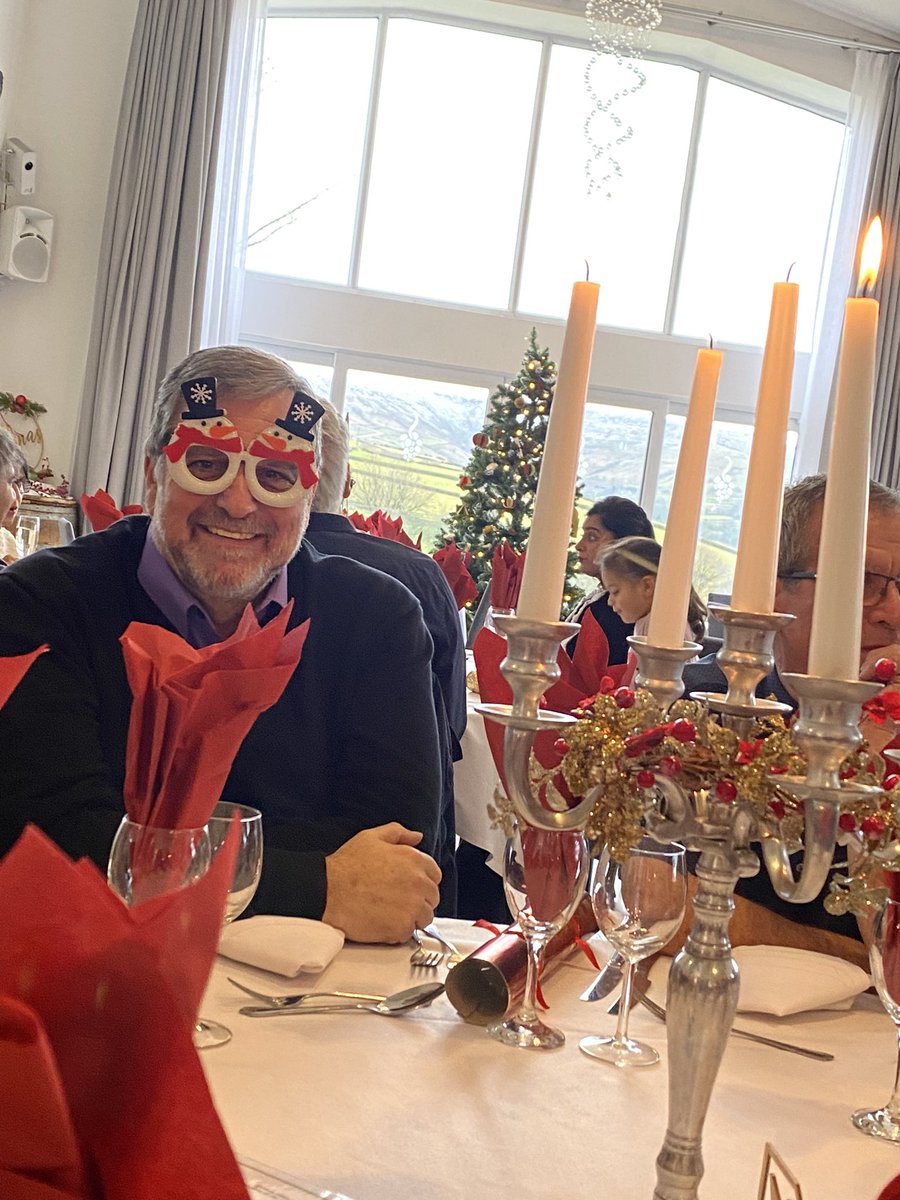 PoppyNeedham's tweet photo. Merry christmas from the main man himself #Influencer @andyneedham01 https://t.co/45kFI8gRNK