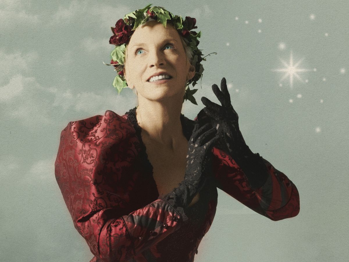 A very happy birthday to Annie Lennox who is 67 today, hope you have a magical festive birthday. 