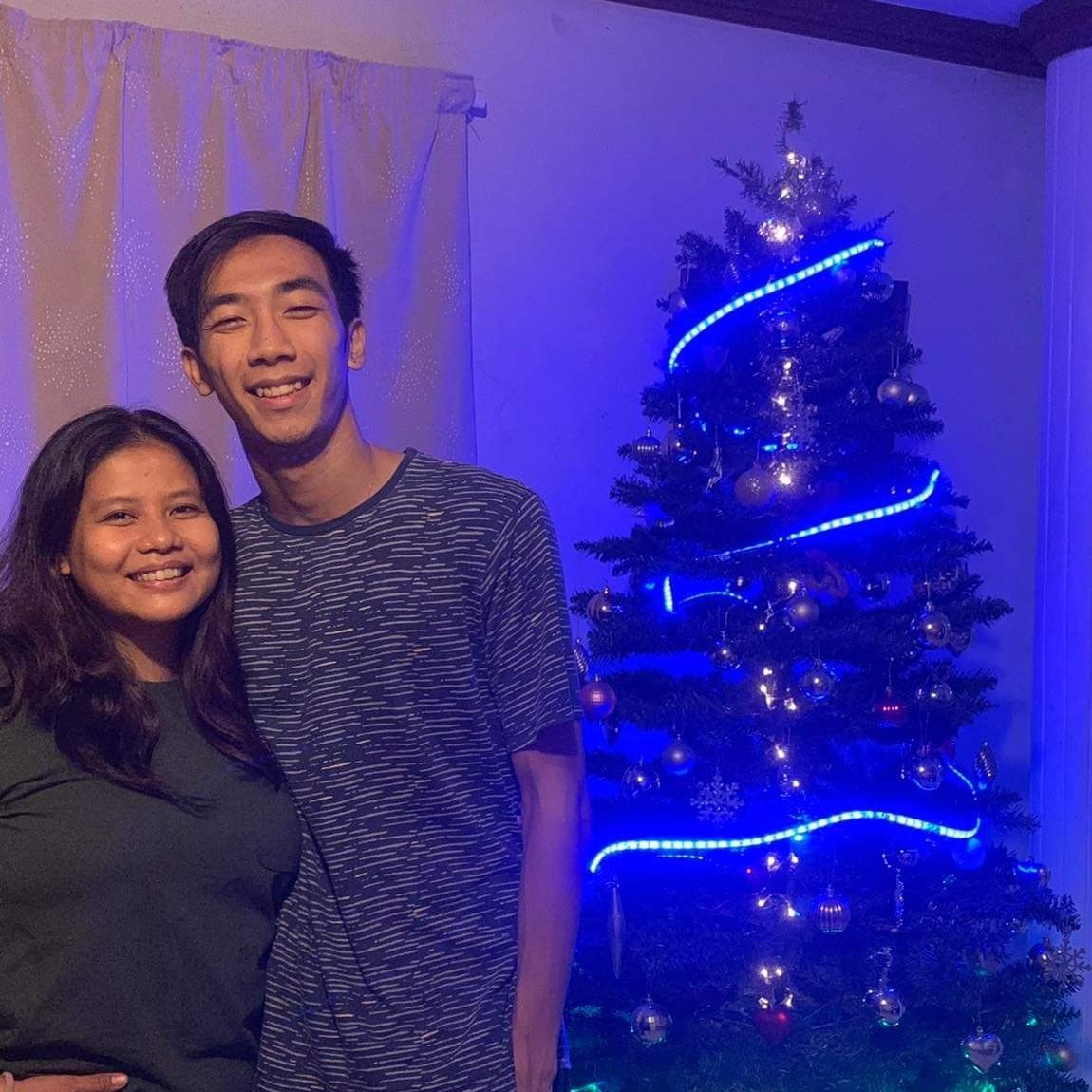 bcnlysa's tweet photo. Happy Holidays from us the sleepy! 🎄🎊 https://t.co/sGpldoQPgP