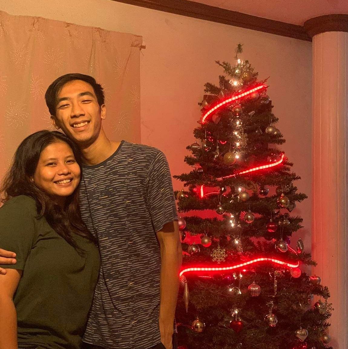 bcnlysa's tweet photo. Happy Holidays from us the sleepy! 🎄🎊 https://t.co/sGpldoQPgP