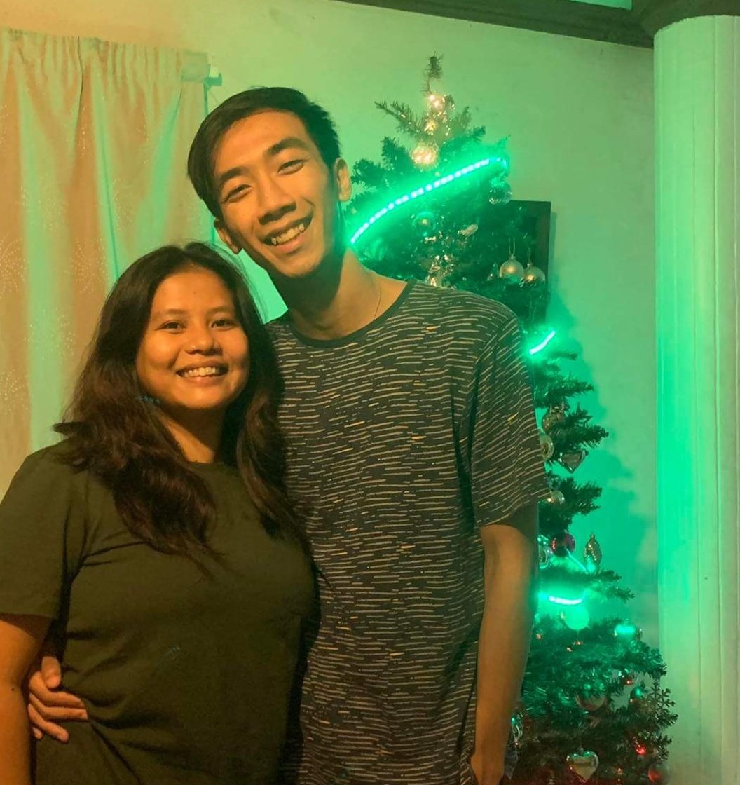 bcnlysa's tweet photo. Happy Holidays from us the sleepy! 🎄🎊 https://t.co/sGpldoQPgP