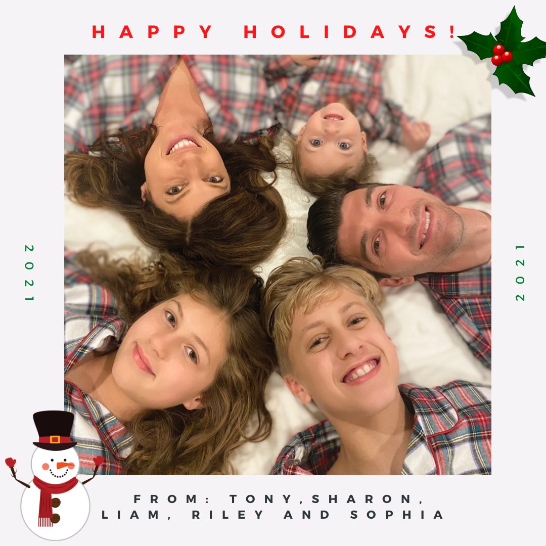 "May you never be too grown up to search the skies on Christmas Eve”.
-Unknown
Merry Christmas 🎄🎁