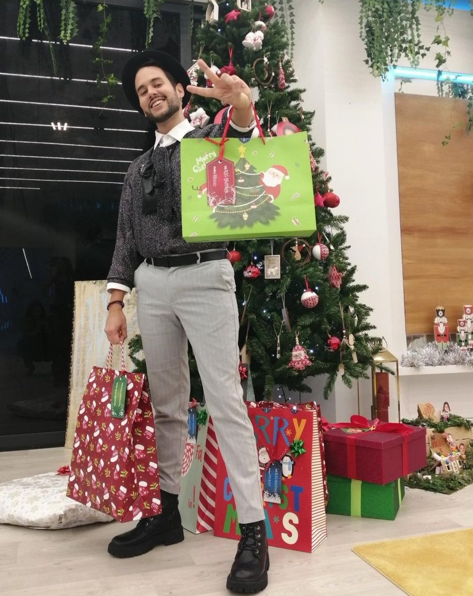 brun0gda's tweet photo. Feliz Natal Unicórnios lindxs! ✨🦄 
Desejos de muito amor e saúde!

#bbtvi #teamunicornios https://t.co/u2gebKHWwN