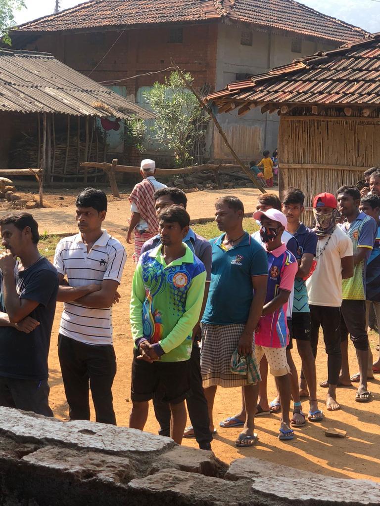 MSInSociety's tweet photo. Today, the drone by Blu Infinity, delivered 300 doses of Covid vaccine at Manmohadi village. To reach this village, health officers need to cross a river and walk on foot for almost 3 Kms. They were able to do it within 9 mins
#InnovationForEveryone #essentialhealthcare #COVID19 https://t.co/kOgQaKZ50y