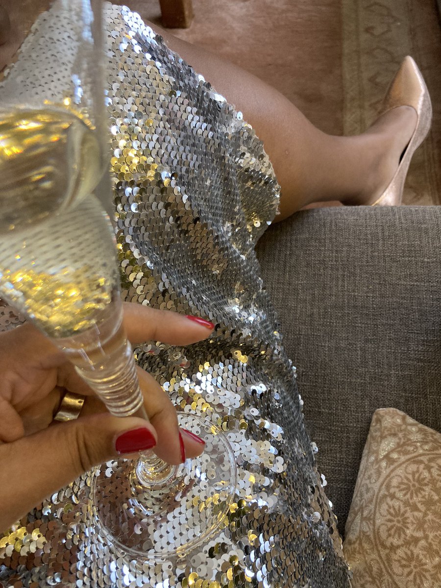 Naike_Costa's tweet photo. Er kunnen nooit genoeg glitters zijn op Kerst.
#discobal at your service. https://t.co/TgeeoCKPaz
