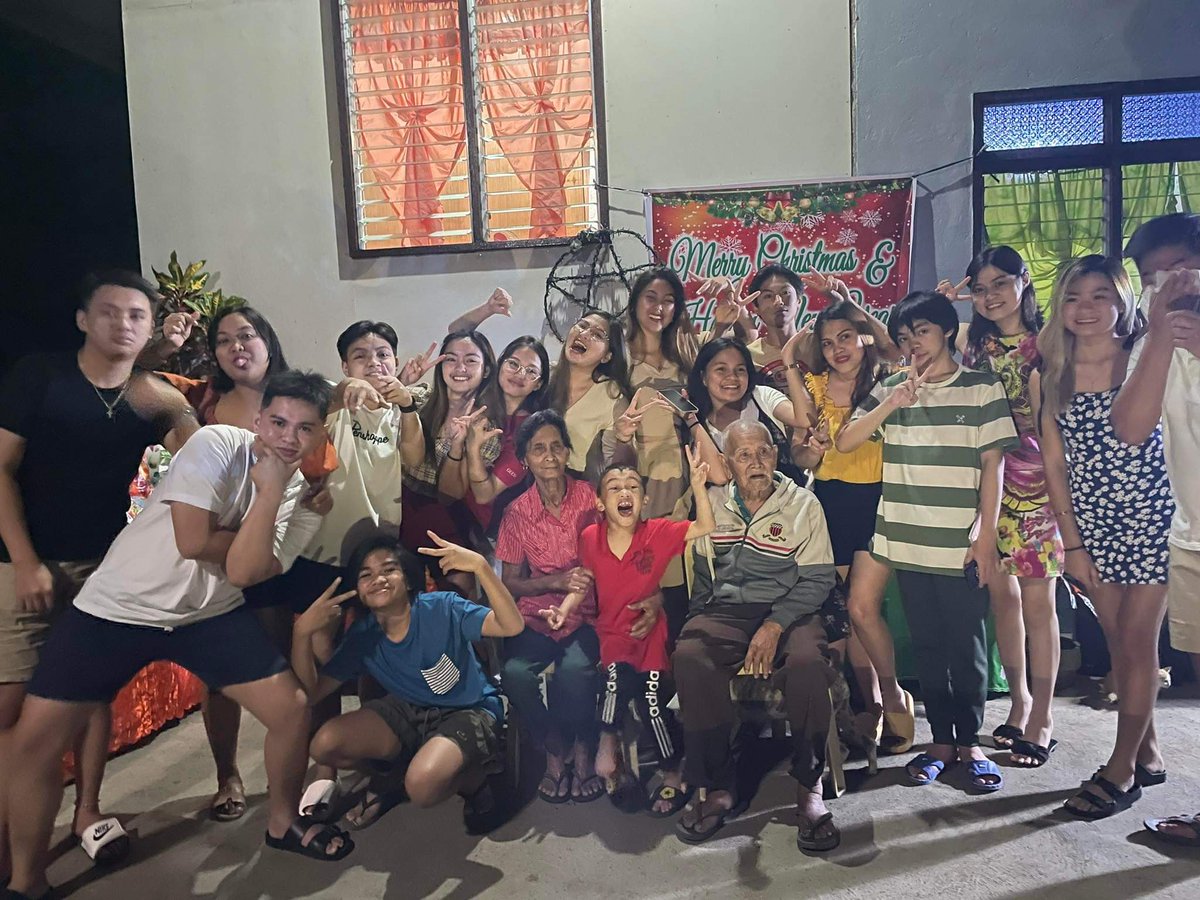 Deyvlabs's tweet photo. Merry Christmas everyone from us ♥️🎆
#yearendparty🎉
#122521 https://t.co/T7KaLLmGcd
