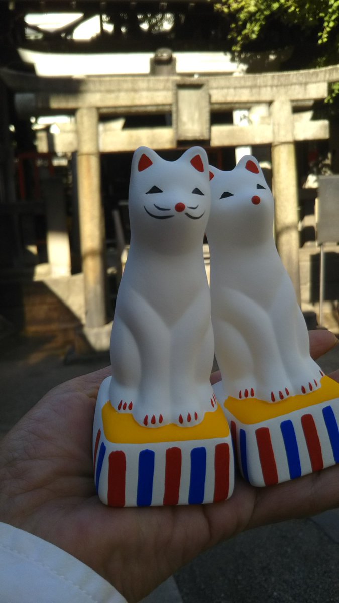 KmtaTaka's tweet photo. 井ノ原さんは知らんみたいだけど、ひとりさんが言ってる浅草神社横のちっさい神社は「被官稲荷神社」
芸事の神様でV6のコンサートの度に私がお参りしてたとこ。
お狐様一対奉納するの。
来年はマーダー前にお参りさっ
このお写真はgrooveの時奉納したお狐様
#アド街ック天国 https://t.co/48JqH6XMP7