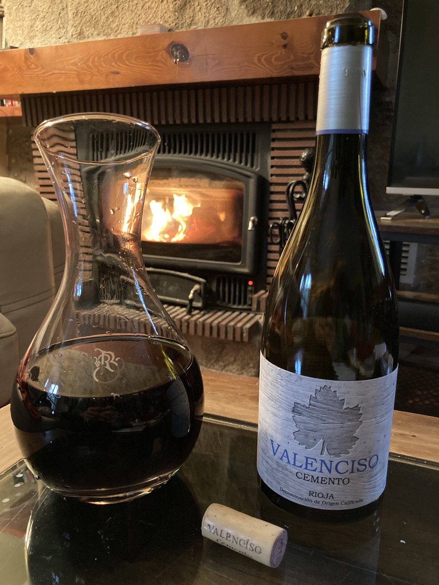RafaelWilbury's tweet photo. Feliz Navidad con la nueva joya de ⁦@valencisorioja⁩ Cemento. Fuera la lluvia. Dentro el cemento. https://t.co/zQ9nC5p1Cp
