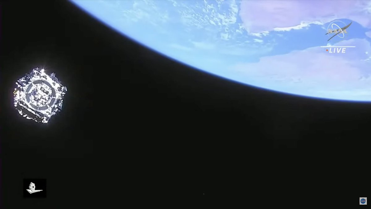 Bon voyage #Webb 👋 
Une dernière vue du télescope prise par <a href="/ariane5/">Ariane 5</a> alors que le Webb s'éloigne de la Terre et continue son chemin.
Prochain arrêt: point de Lagrange L2 à 1,5 million de km de la Terre🛑 #UnfoldTheUniverse #AstroTweeps