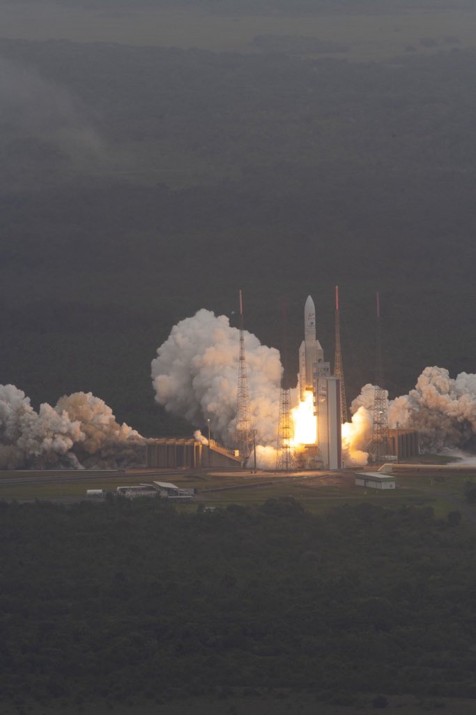 Ariane 5 tweet media