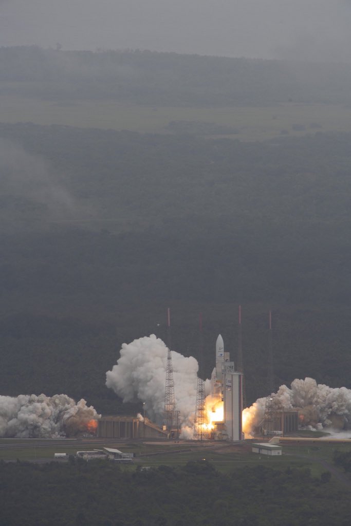 Ariane 5 tweet media